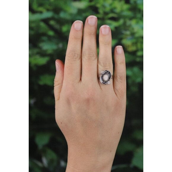 Sterling Silver Natural Mother of Pearl Ring Leaf Ring Size 6 1/4 - Picture 2 of 6